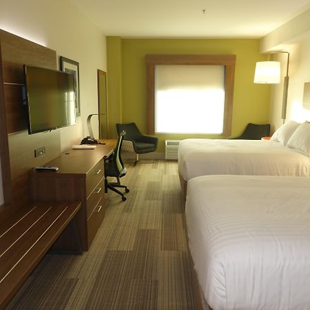 Holiday Inn Express & Suites Brentwood Luaran gambar