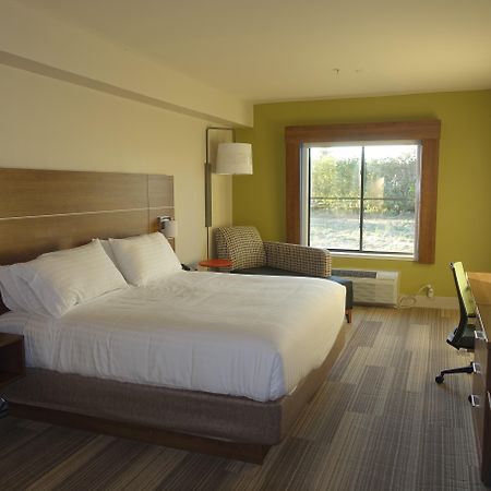 Holiday Inn Express & Suites Brentwood Luaran gambar