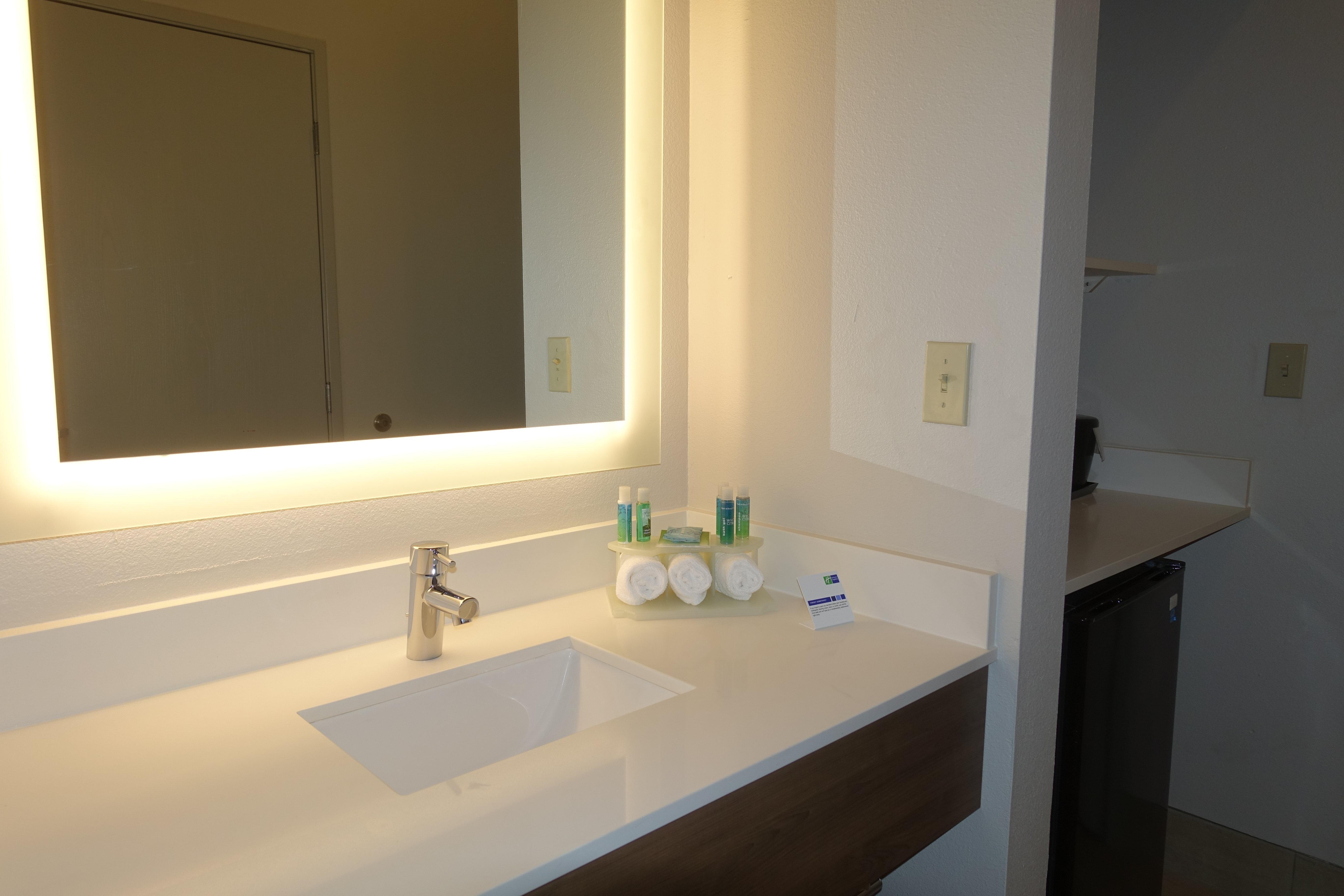 Holiday Inn Express & Suites Brentwood Luaran gambar