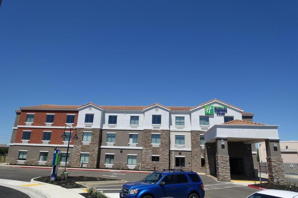 Holiday Inn Express & Suites Brentwood Luaran gambar